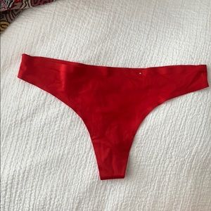 Red seamless thong